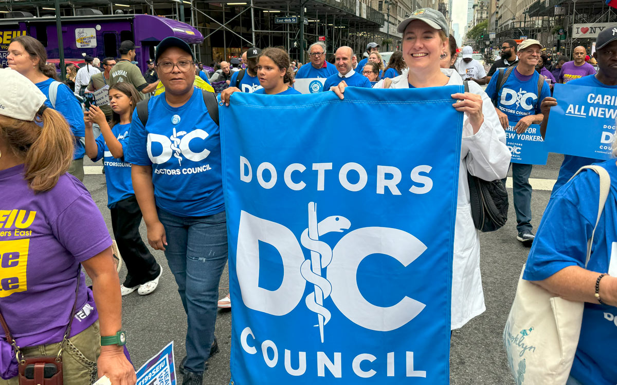 Doctors Council members demonstrating
